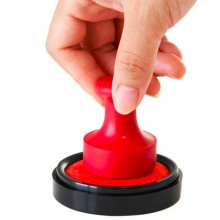 得力 9868 圓形塑殼秒干印臺(tái) 55mm 紅色