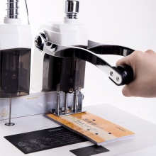 得力 3877A 財(cái)務(wù)裝訂機(jī) 白色