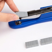 得力 0305 輕巧便攜訂書機 12# 藍色 25頁